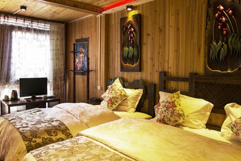 Secret Garden Hotell Lijiang  Exteriör bild